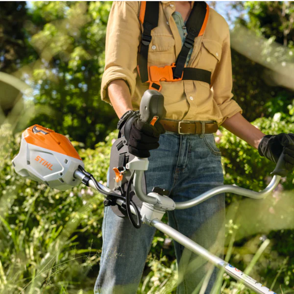 Akku-Freischneider STIHL FSA 80 – Teil des AK Systems, leicht, leise und leistungsstark, ideal für die Pflege von Gartenbereichen. – Bild 2